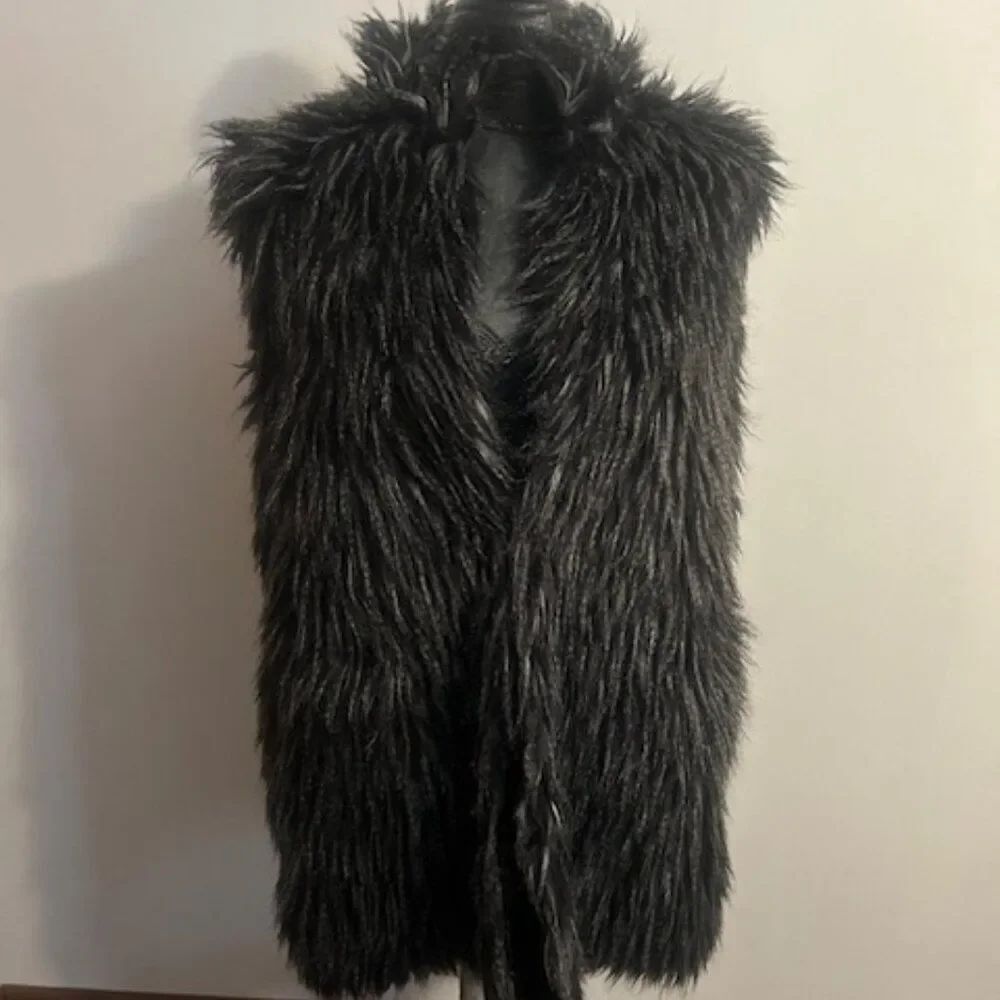 Adrianna Papell Gray/Black Faux Fur vest with sweater back, size 3X